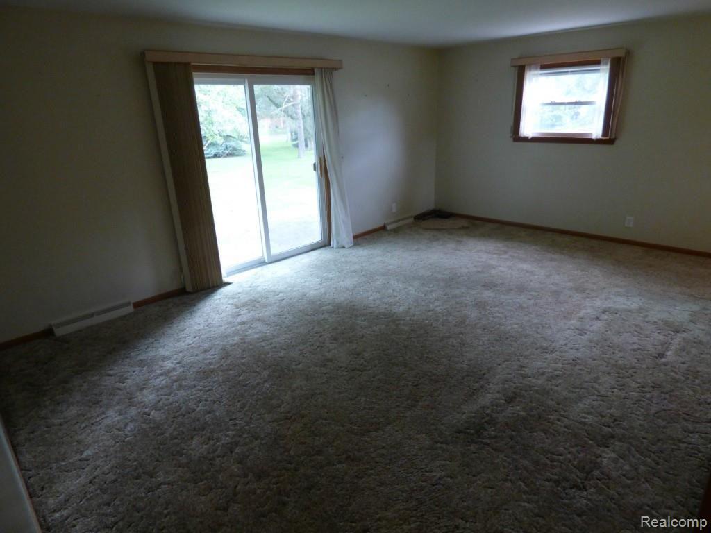4376 Pleasant Valley Road Brighton, MI 48114 - Photo 12 of 30 Gallery Image 12