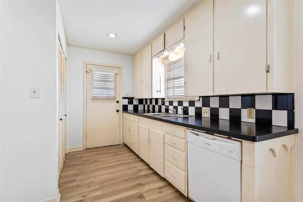 921 Barbara Street Tyler, TX 75701 - Photo 14 of 32