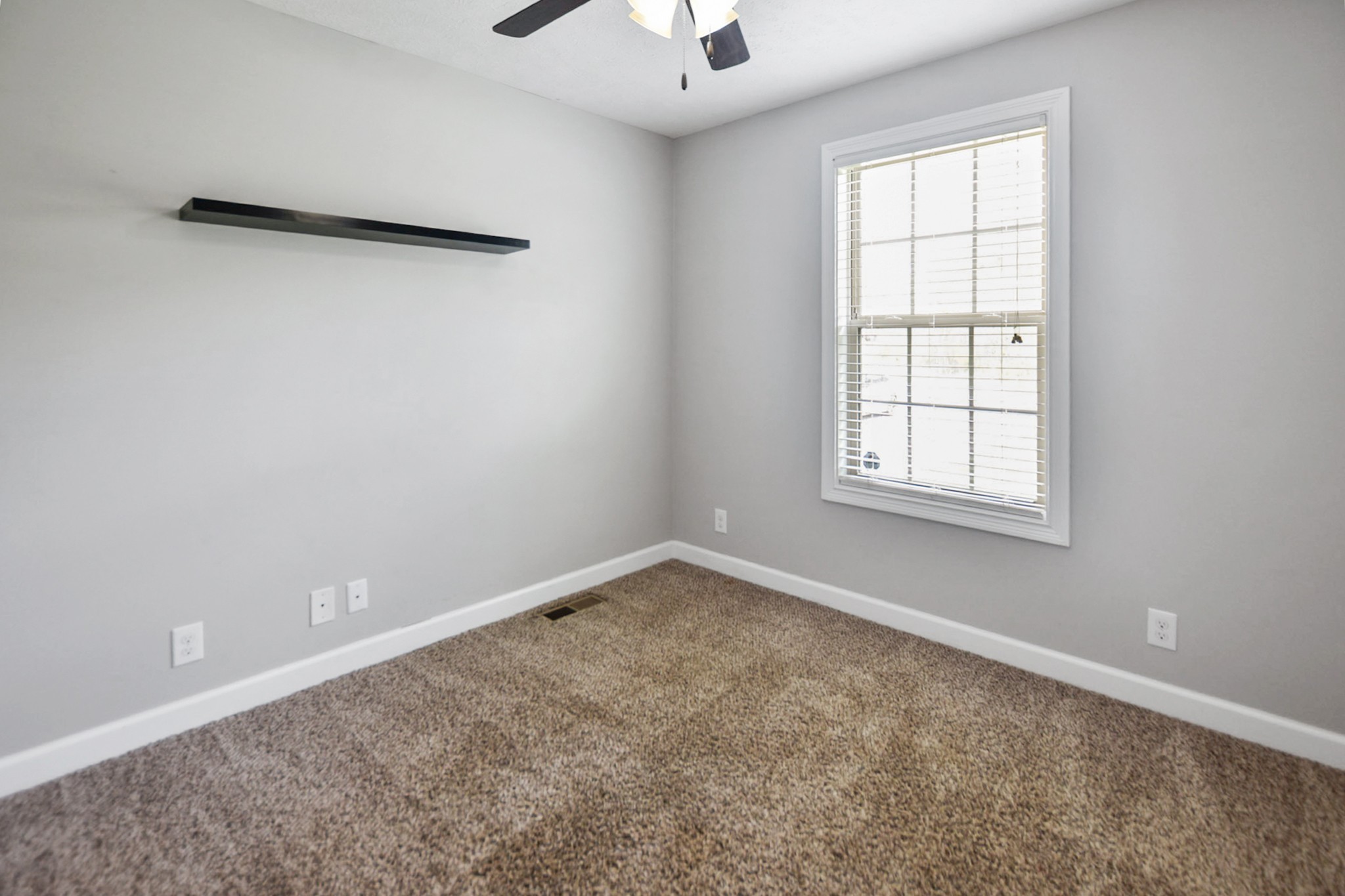 3710 Suiter Road Clarksville, TN 37040 - Photo 12 of 18 an empty room with windows and closet