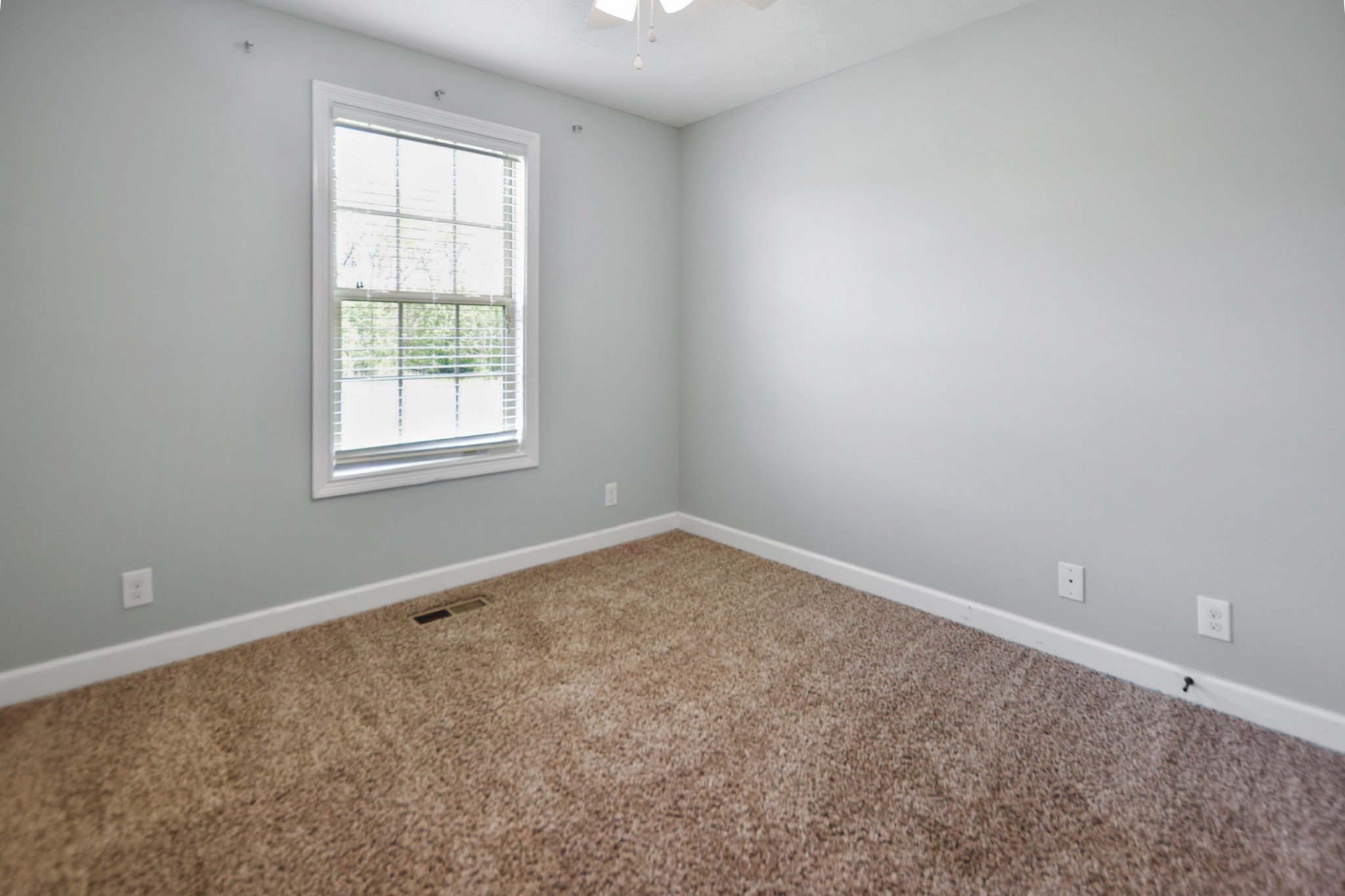 3710 Suiter Road Clarksville, TN 37040 - Photo 14 of 18 an empty room with a window