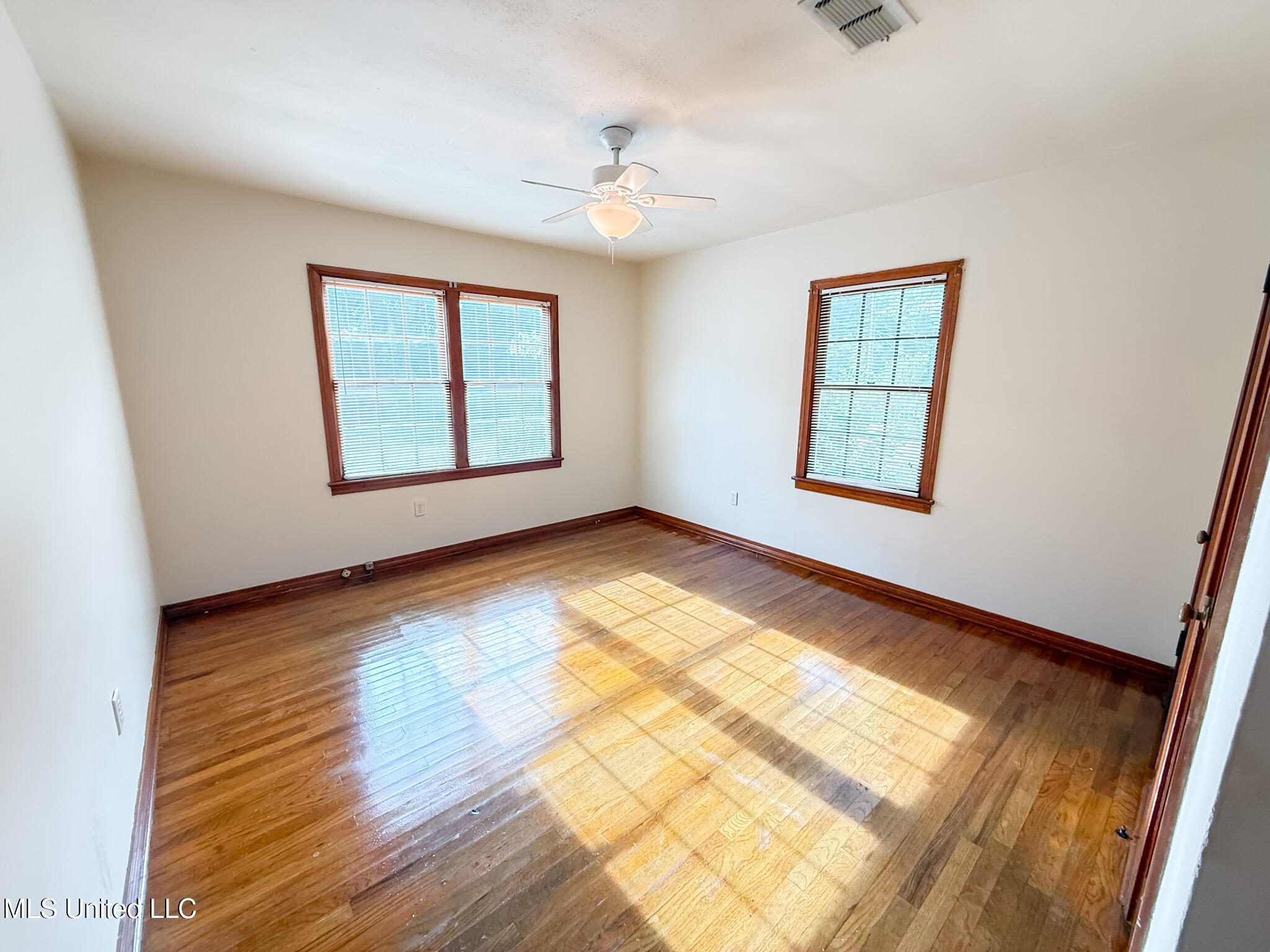 511 Lakeview Avenue McComb, MS 39648 - Photo 17 of 23 IMG_4063