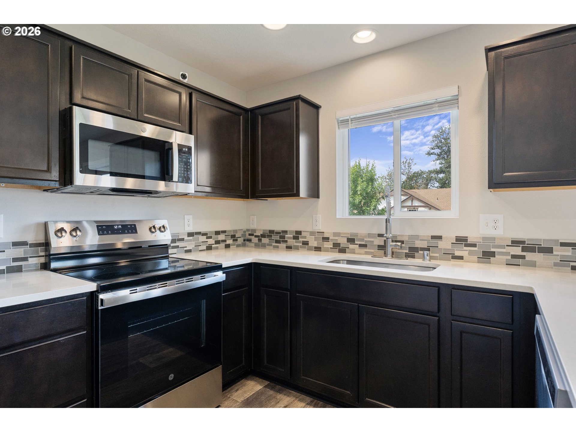 2017 South Meadowlark Dr. Loop Ridgefield, WA 98642 - Photo 8 of 47 Kitchen