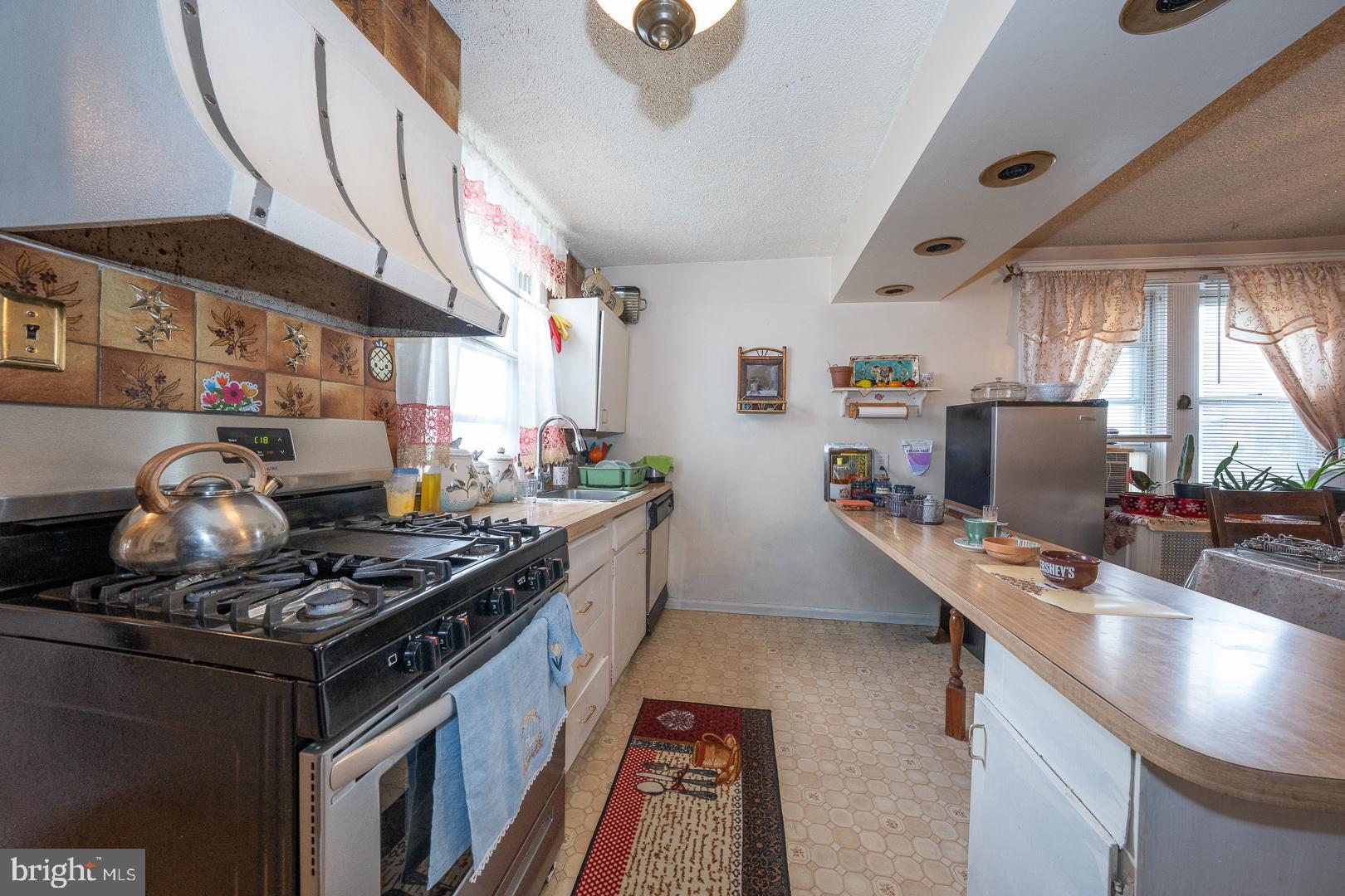 7278 Bradford Road Upper Darby, PA 19082 - Photo 11 of 26