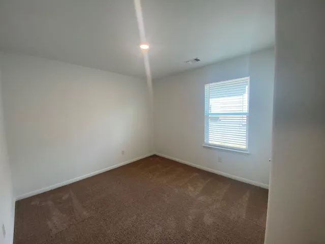 $1,700 | 309 Riverdale Cove, Jarrell, TX 76537