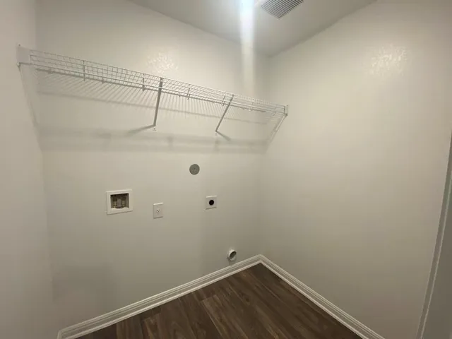 $1,700 | 309 Riverdale Cove, Jarrell, TX 76537