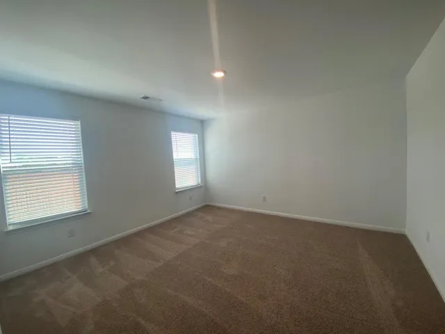 $1,700 | 309 Riverdale Cove, Jarrell, TX 76537