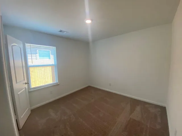 $1,700 | 309 Riverdale Cove, Jarrell, TX 76537