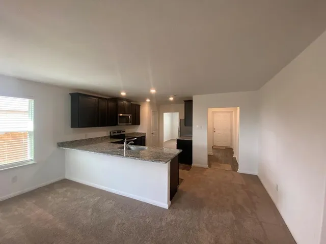 $1,700 | 309 Riverdale Cove, Jarrell, TX 76537