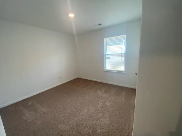 $1,700 | 309 Riverdale Cove, Jarrell, TX 76537