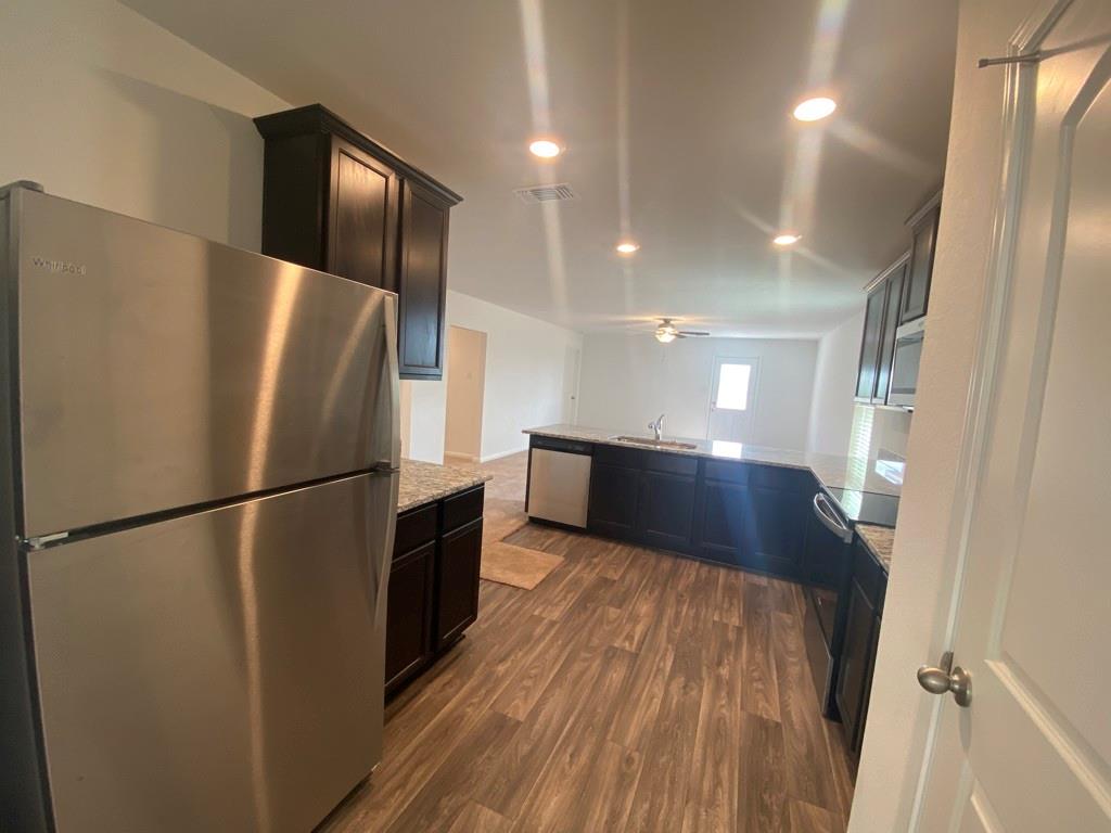 309 Riverdale Cove Jarrell, TX 76537 - Photo 5 of 32