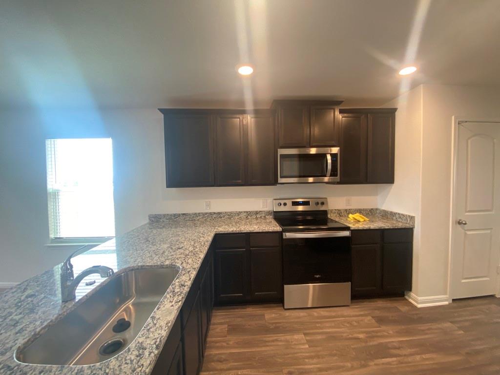 309 Riverdale Cove Jarrell, TX 76537 - Photo 6 of 32