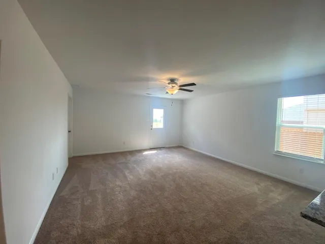 $1,700 | 309 Riverdale Cove, Jarrell, TX 76537