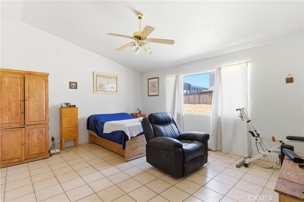 16433 Pauhaska Road Apple Valley, CA 92307 - Photo 23 of 50 Main large room