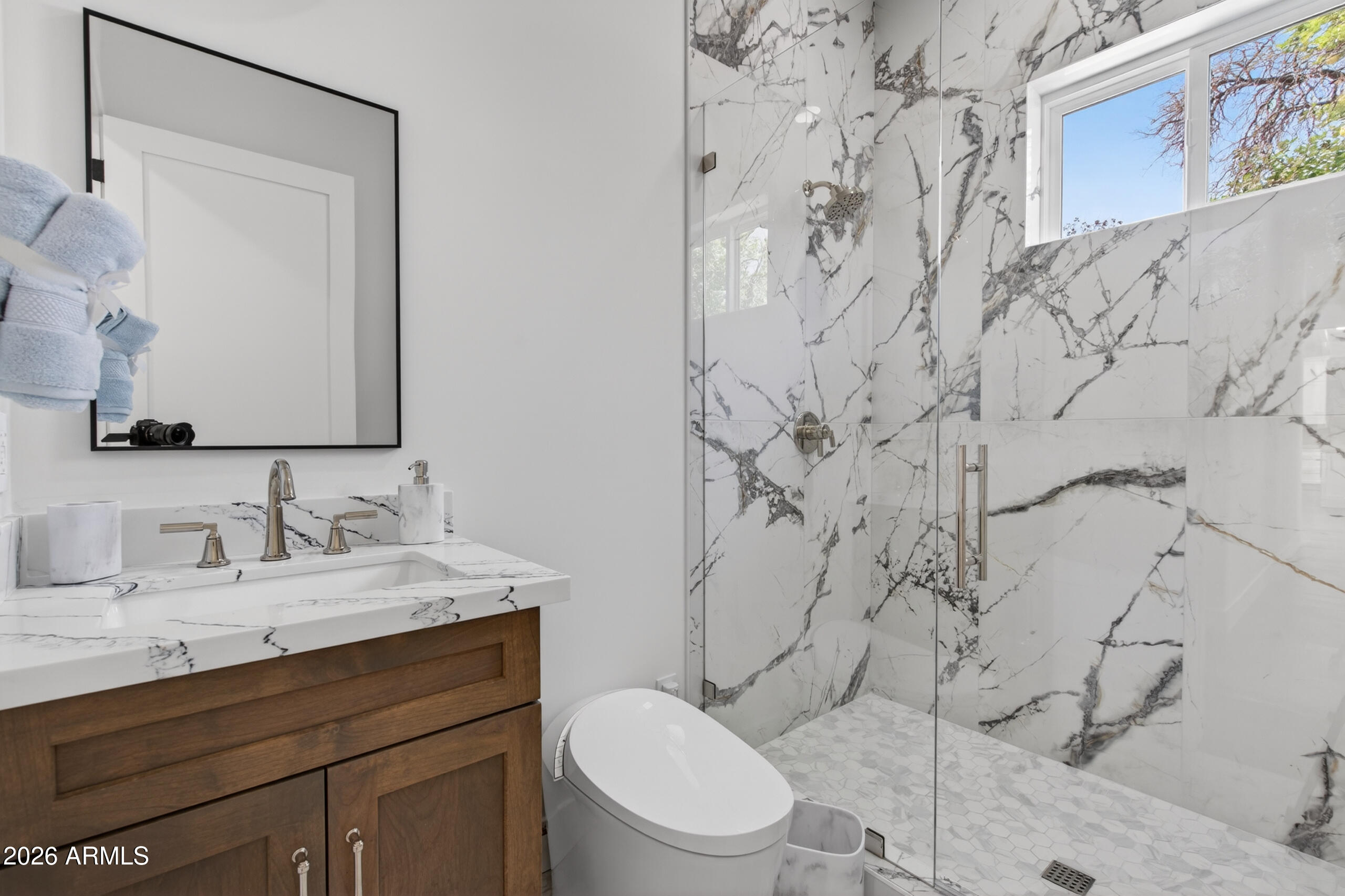 4048 East Edgemont Avenue Phoenix, AZ 85018 - Photo 53 of 88 Bathroom 2
