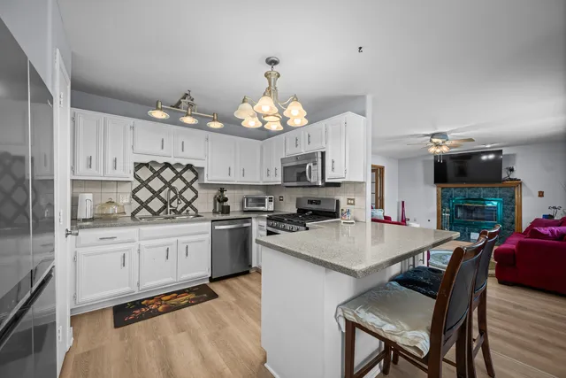 $390,000 | 4862 Bay View Drive, Richton Park, IL 60471