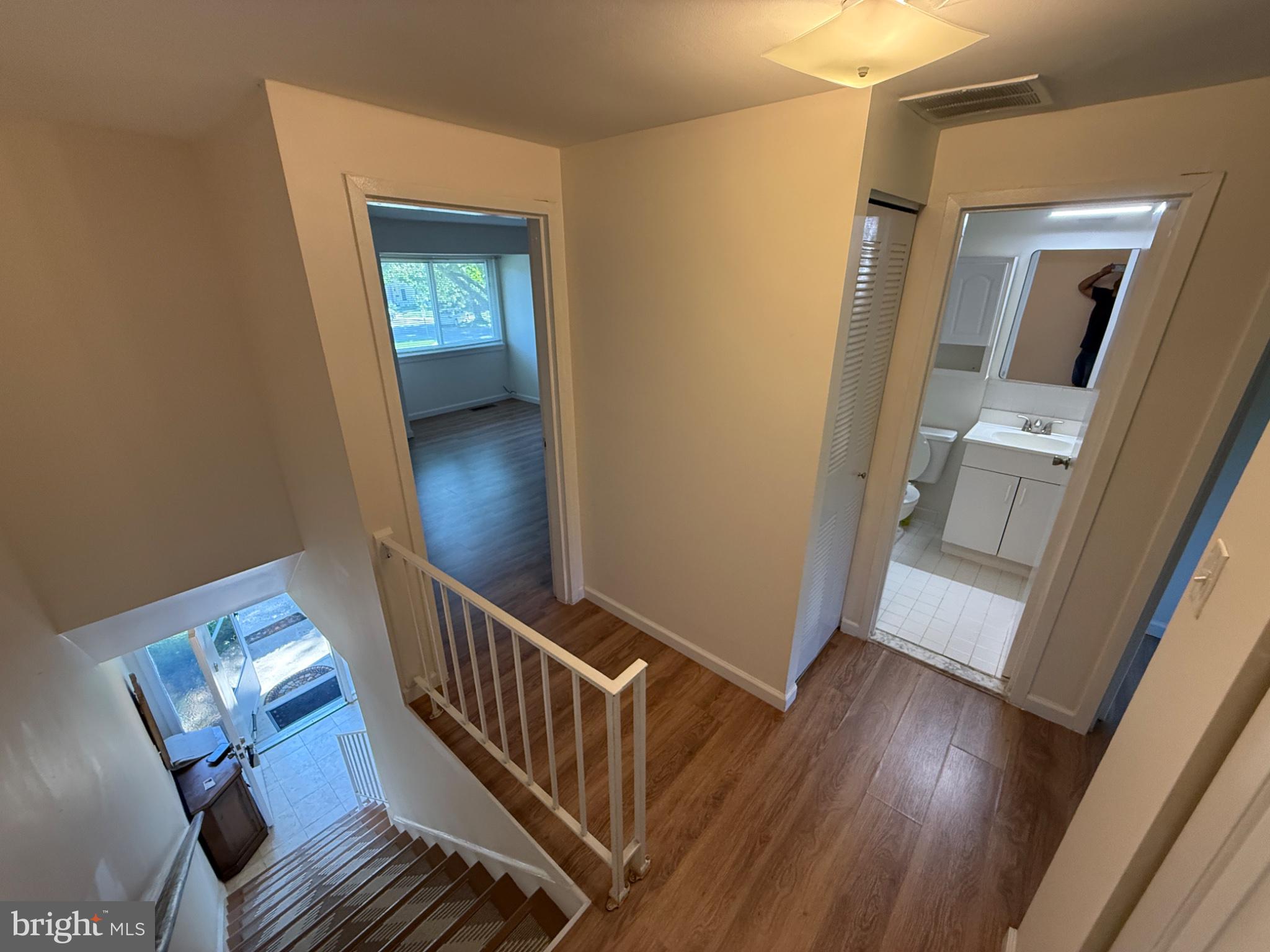 9455 Horizon Run Road, Unit 8 Gaithersburg, MD 20886 - Photo 14 of 25 Bright and inviting entryway view.