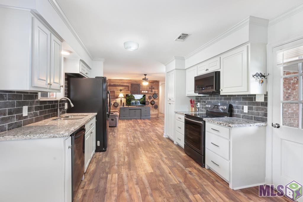 9487 Rustling Oaks Drive Baton Rouge, LA 70818 - Photo 5 of 28