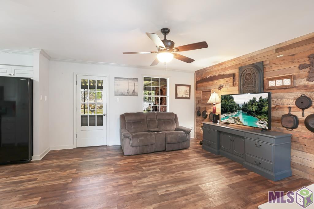 9487 Rustling Oaks Drive Baton Rouge, LA 70818 - Photo 8 of 28