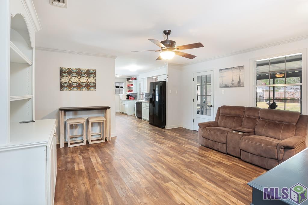 9487 Rustling Oaks Drive Baton Rouge, LA 70818 - Photo 9 of 28