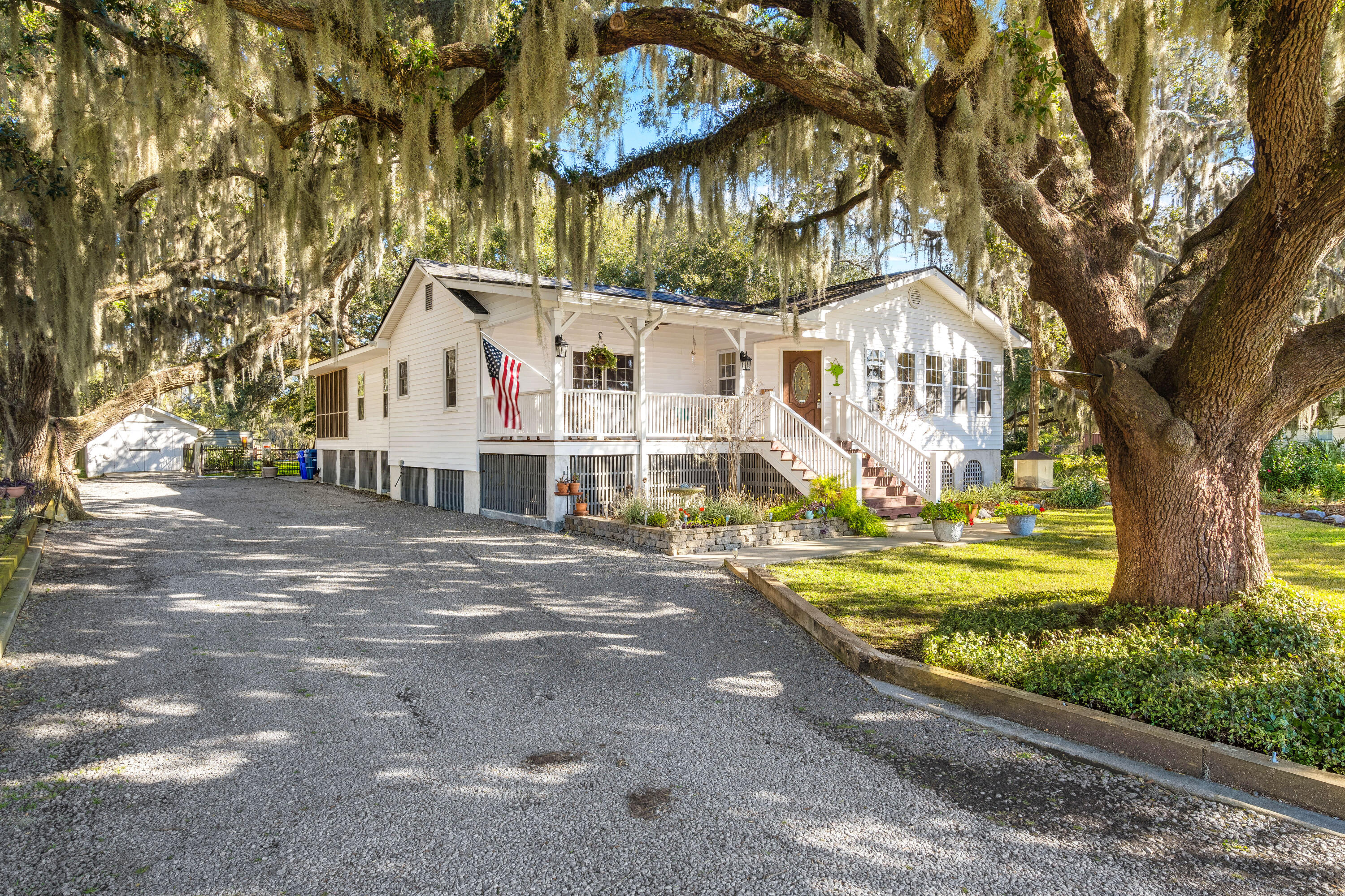 160 Wappoo Road Charleston, SC 29407 - Photo 3 of 42 160 Wappo Front A