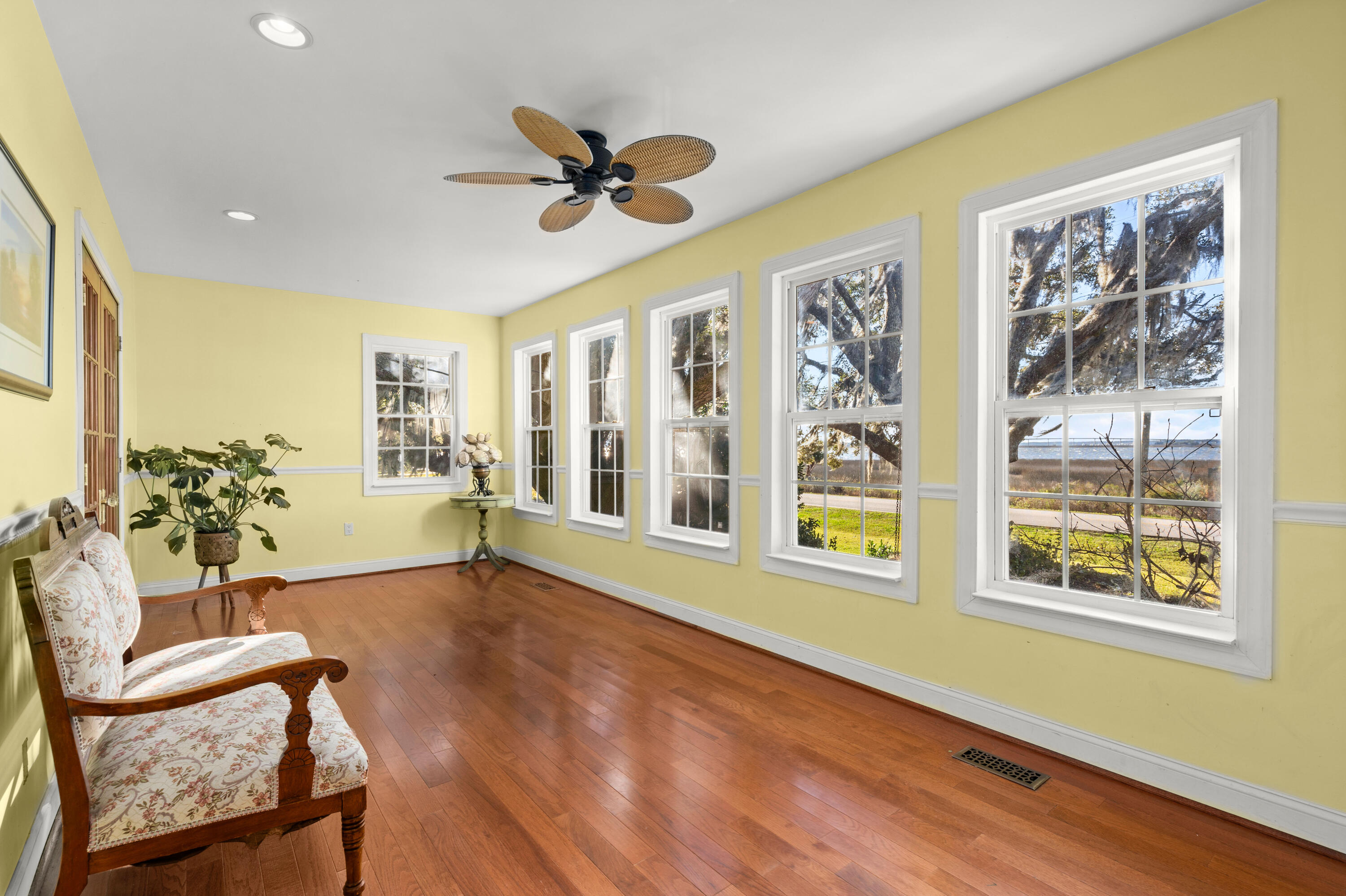160 Wappoo Road Charleston, SC 29407 - Photo 7 of 42 160 Wappoo Sunroom B