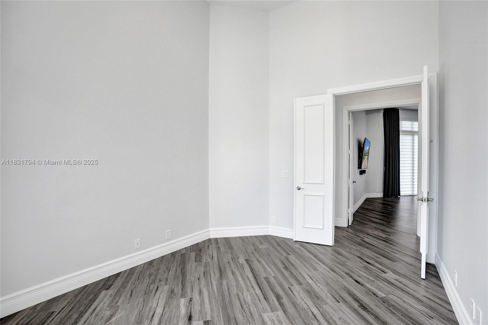 11056 Blackhawk Boulevard Davie, FL 33328 - Photo 19 of 100