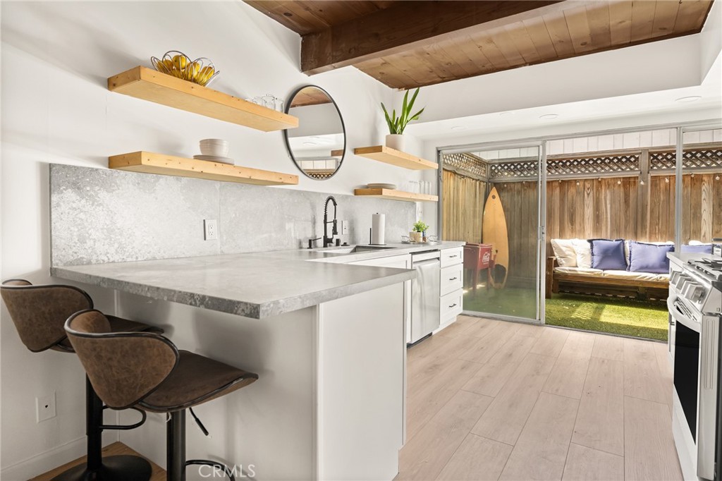 4040 Grand View Boulevard, Unit 35 Los Angeles, CA 90066 - Photo 1 of 25