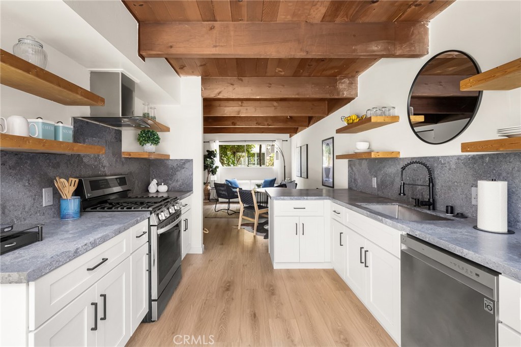 4040 Grand View Boulevard, Unit 35 Los Angeles, CA 90066 - Photo 4 of 25