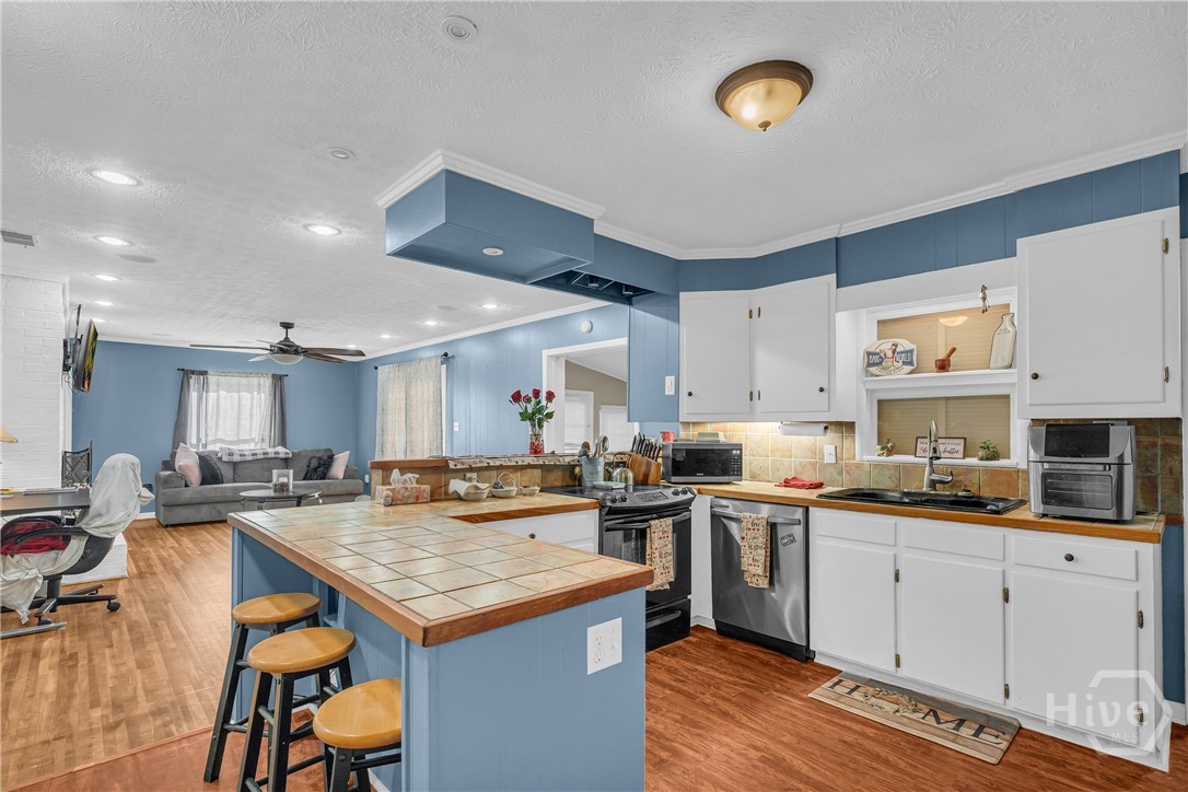 72 Cade Street Hartwell, GA 30643 - Photo 15 of 60