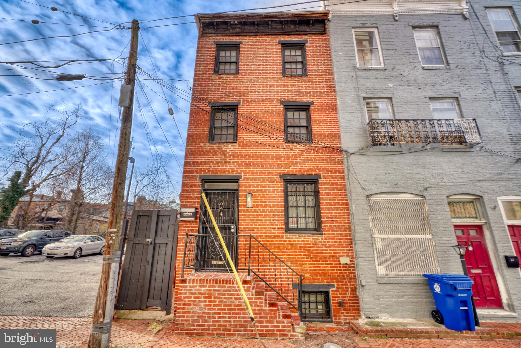 644 Jasper Street Baltimore, MD 21201 - Photo 2 of 27 a front view of a house