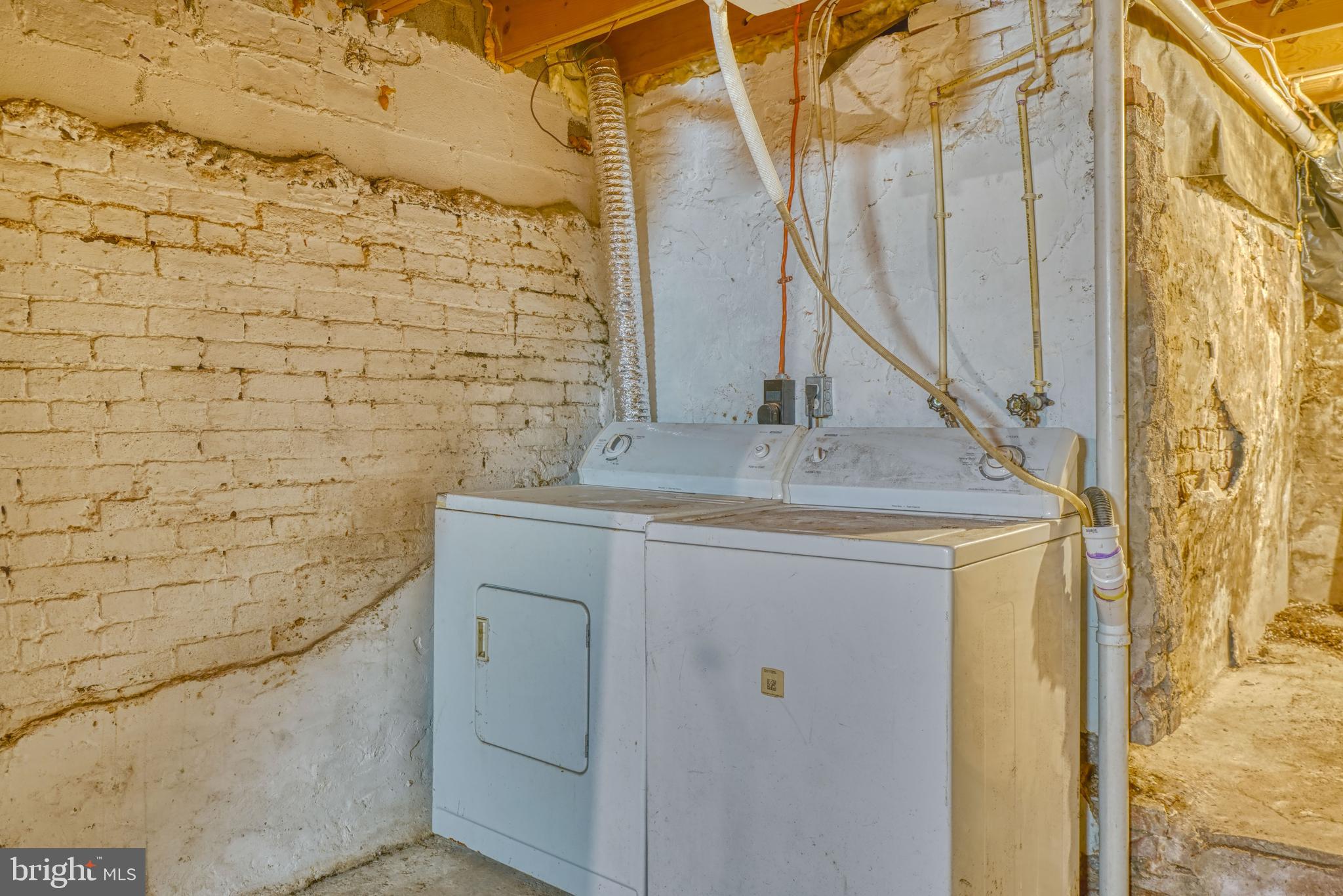 644 Jasper Street Baltimore, MD 21201 - Photo 26 of 27 a bathroom with a granite countertop sink and a mirror