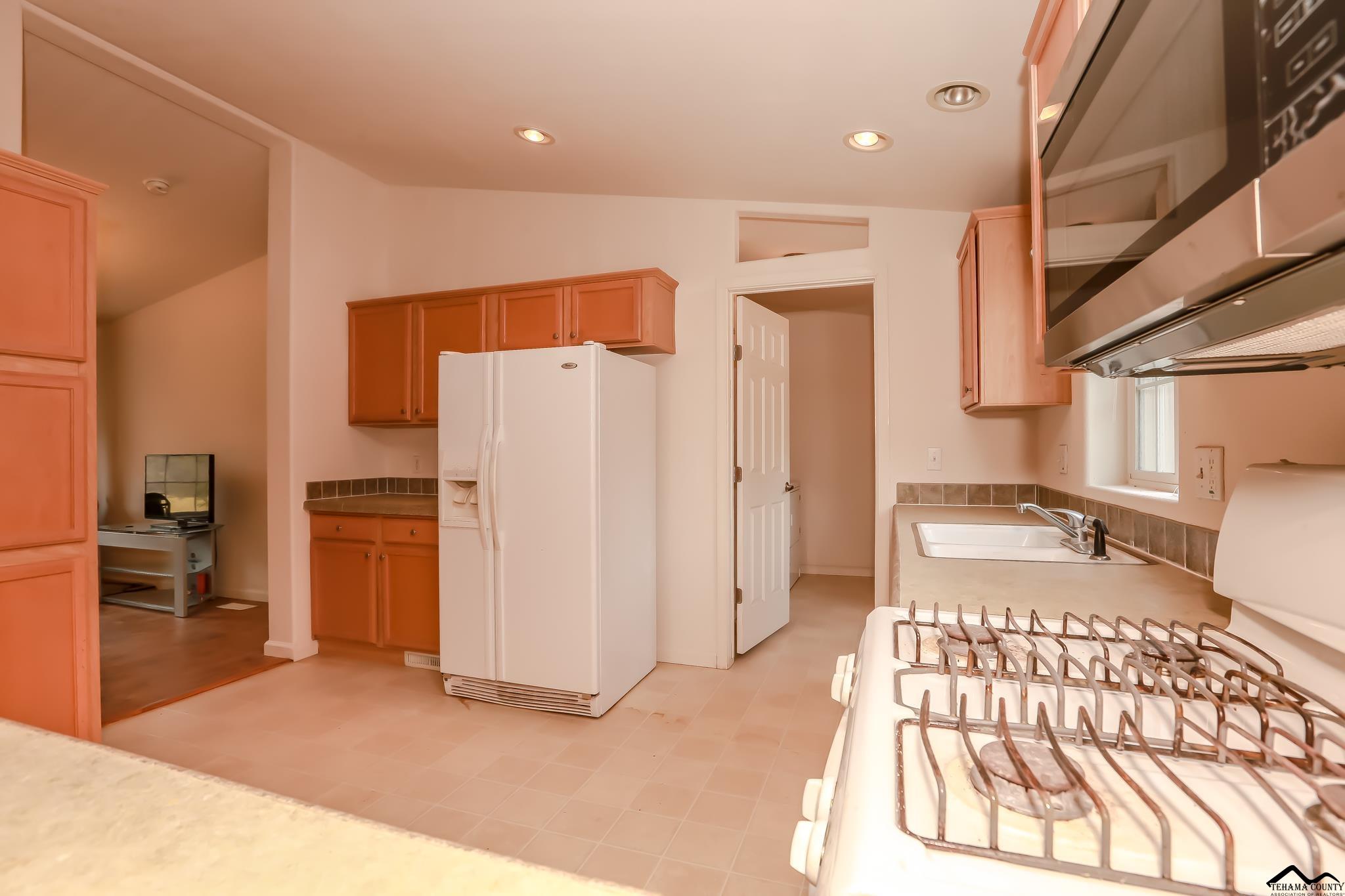 15624 North Siskiyou Loop Corning, CA 96021 - Photo 7 of 32