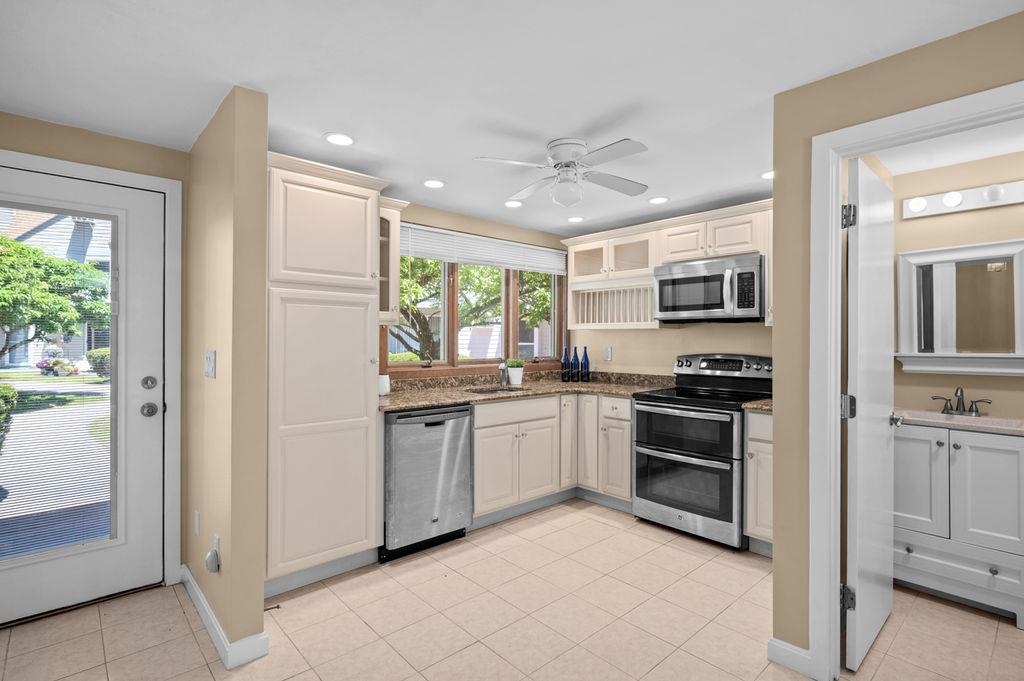 23 Cusack Road, Unit 29 Hampton, NH 03842 - Photo 11 of 31