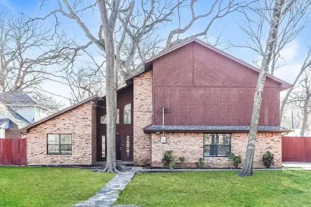 $2,495 | 330 Cedar Creek Drive, Duncanville, TX 75137