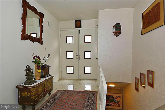 6205 Plainview Road Bethesda, MD 20817 - Photo 2 of 27 Interior (General)