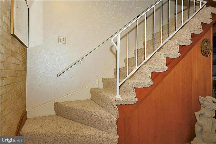 6205 Plainview Road Bethesda, MD 20817 - Photo 11 of 27 Interior (General)