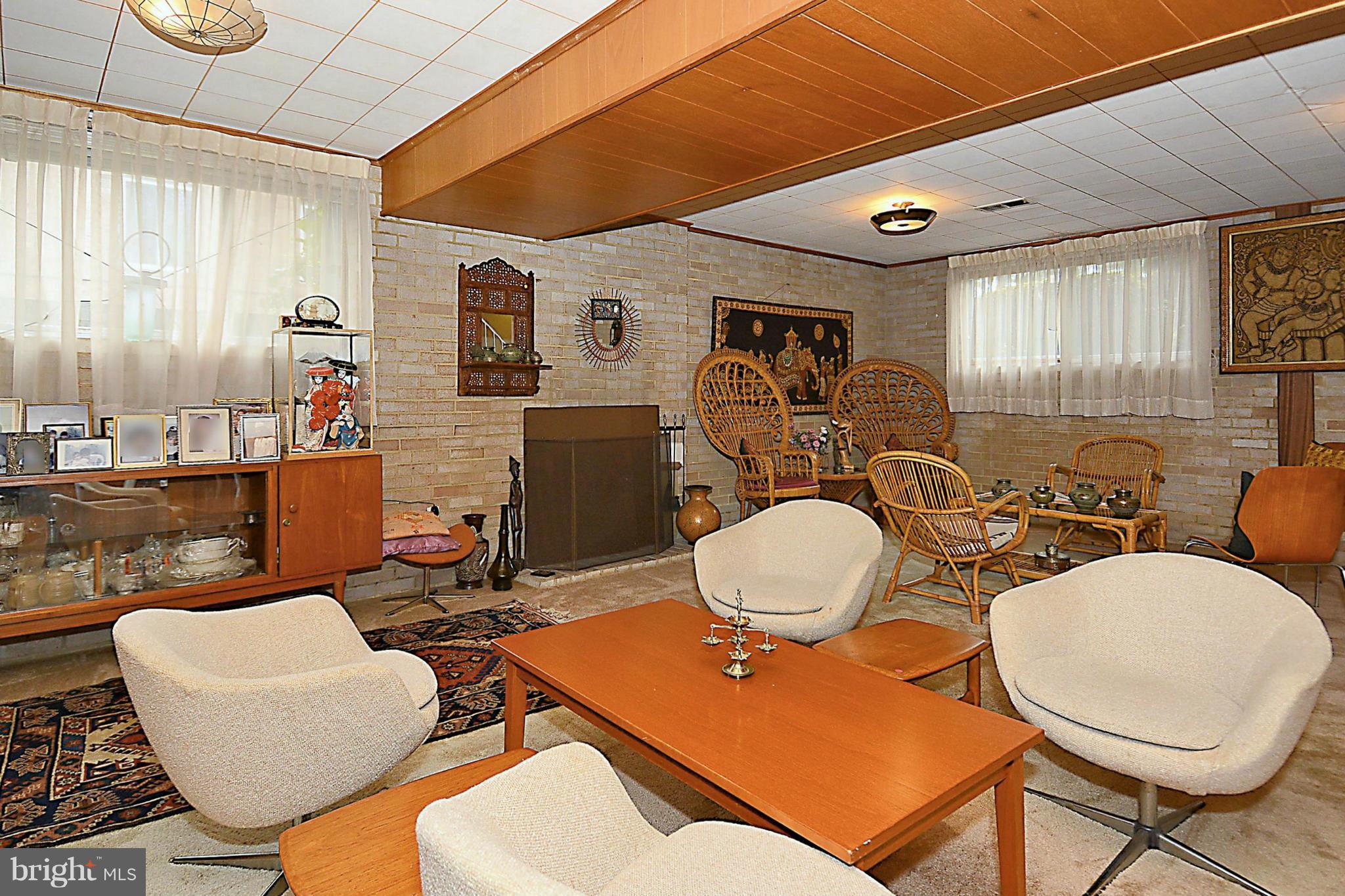 6205 Plainview Road Bethesda, MD 20817 - Photo 12 of 27 Family Room