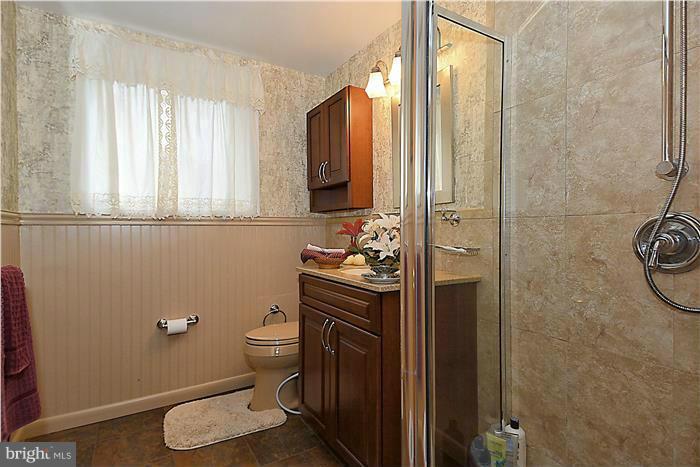 6205 Plainview Road Bethesda, MD 20817 - Photo 16 of 27 Bath