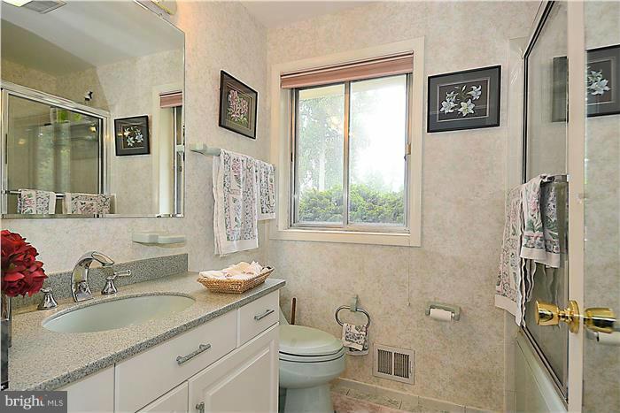 6205 Plainview Road Bethesda, MD 20817 - Photo 18 of 27 Bath