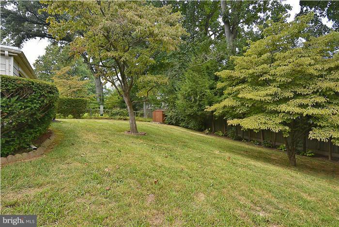 6205 Plainview Road Bethesda, MD 20817 - Photo 22 of 27 Exterior (Rear)