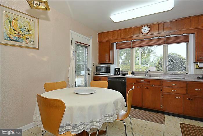 6205 Plainview Road Bethesda, MD 20817 - Photo 9 of 27 Kitchen