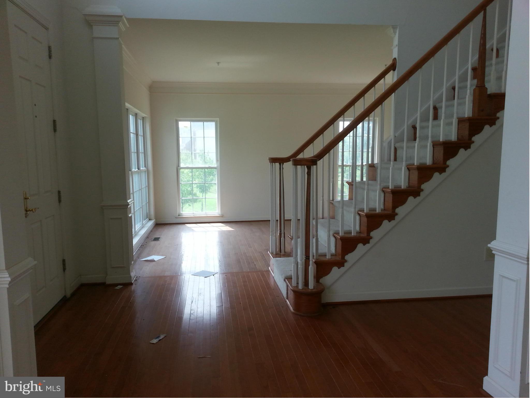 14507 Fairdale Road Silver Spring, MD 20905 - Photo 4 of 9 Foyer