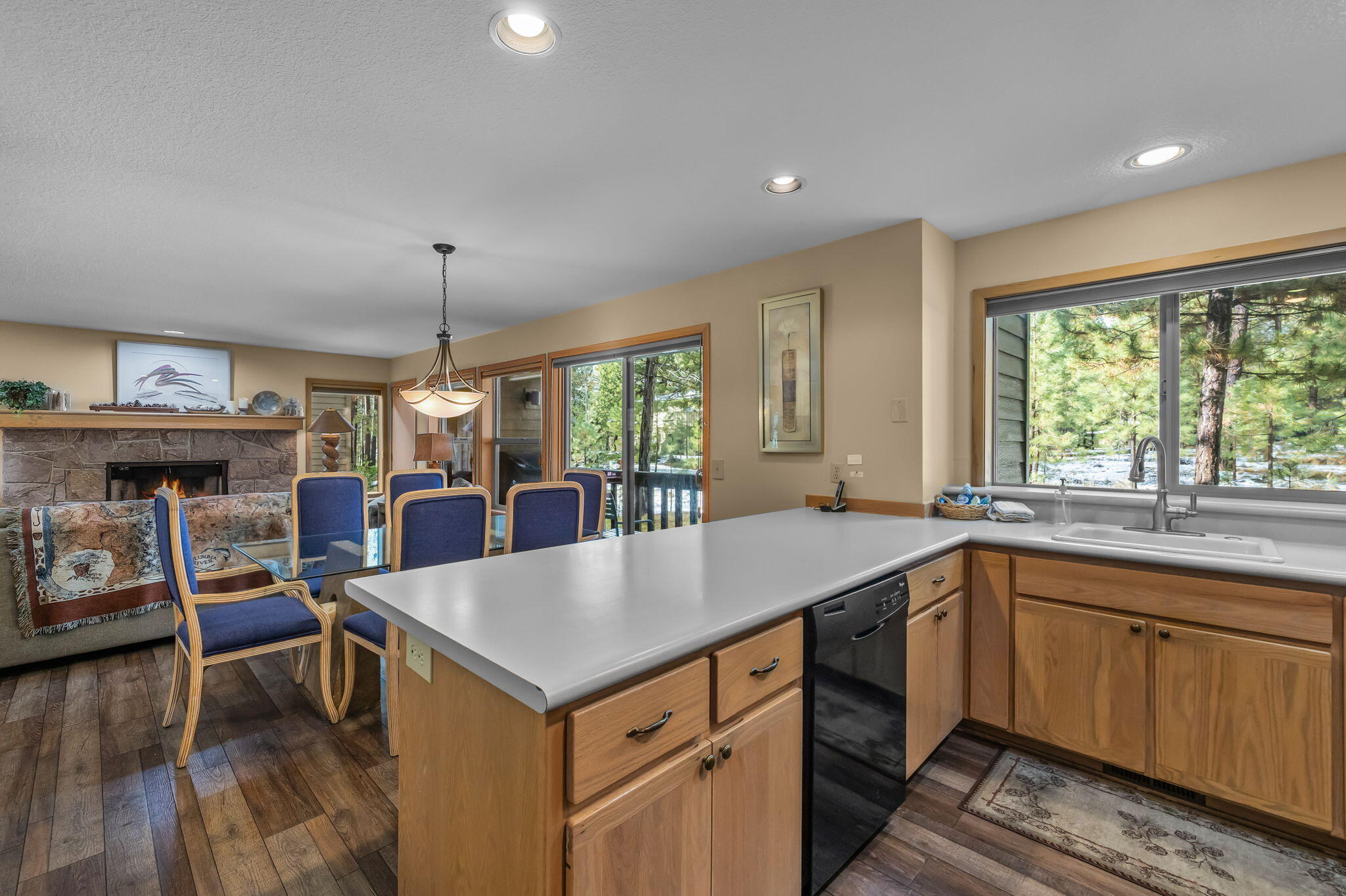57373 Beaver Ridge Loop, Unit 27 Sunriver, OR 97707 - Photo 11 of 34 2025_12_22_57373_beaver_ridge_loop_unit2