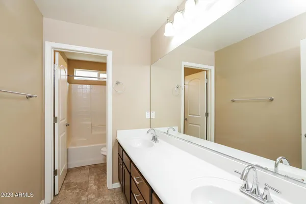 $2,835 | 5809 South 27th Lane, Phoenix, AZ 85041
