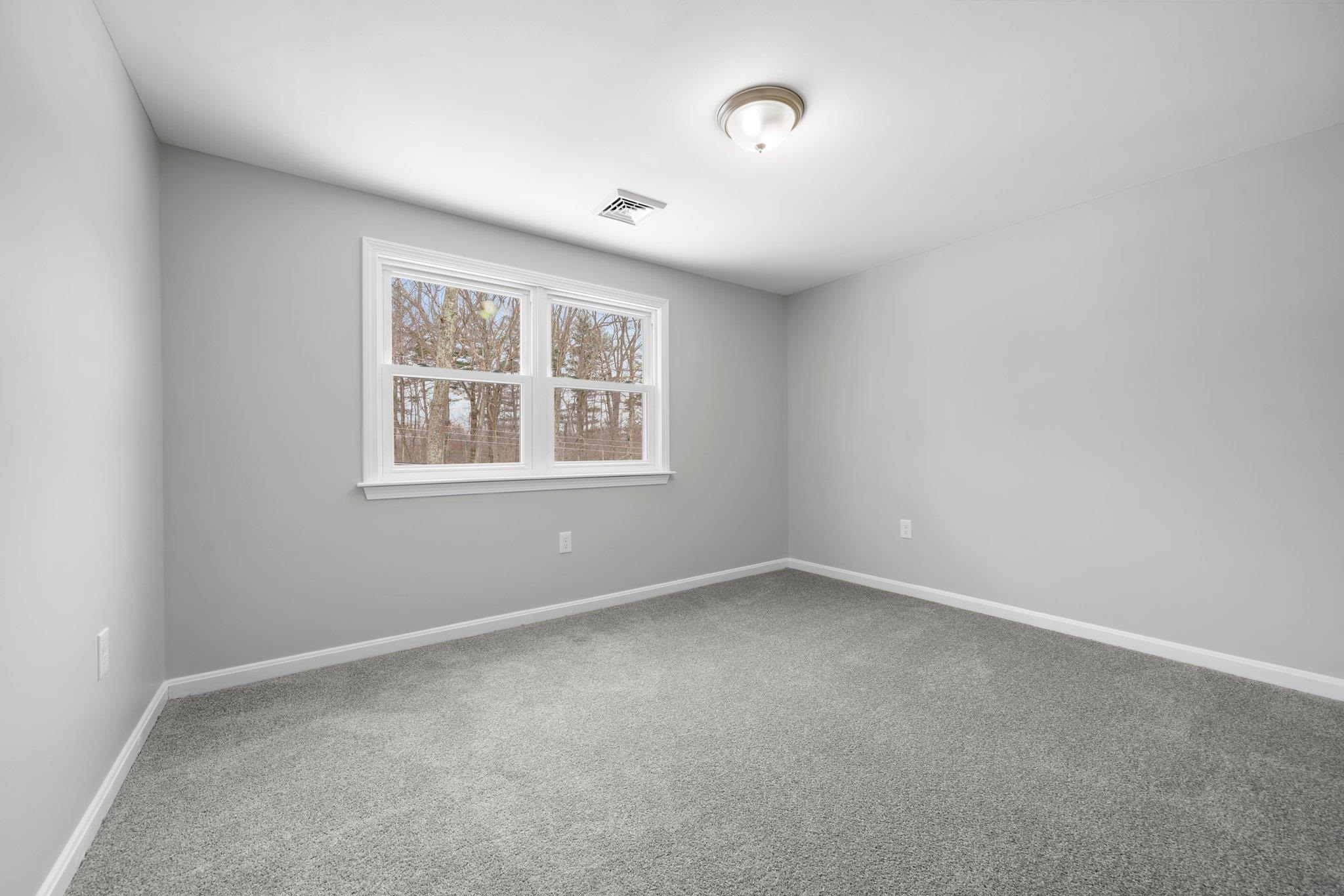 3 Thames Road Derry, NH 03038 - Photo 21 of 29 Gallery Image 21