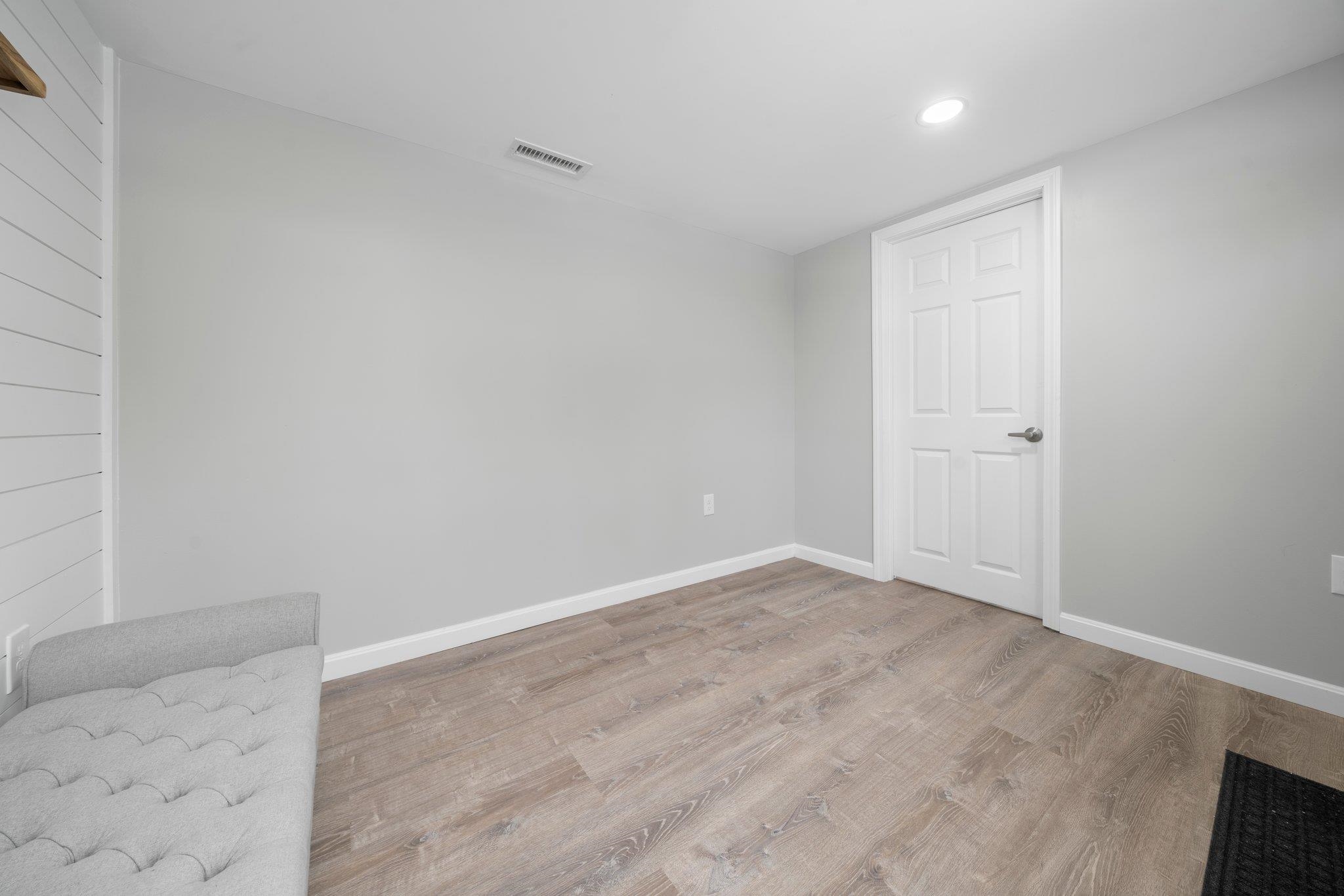 3 Thames Road Derry, NH 03038 - Photo 4 of 29 Gallery Image 4