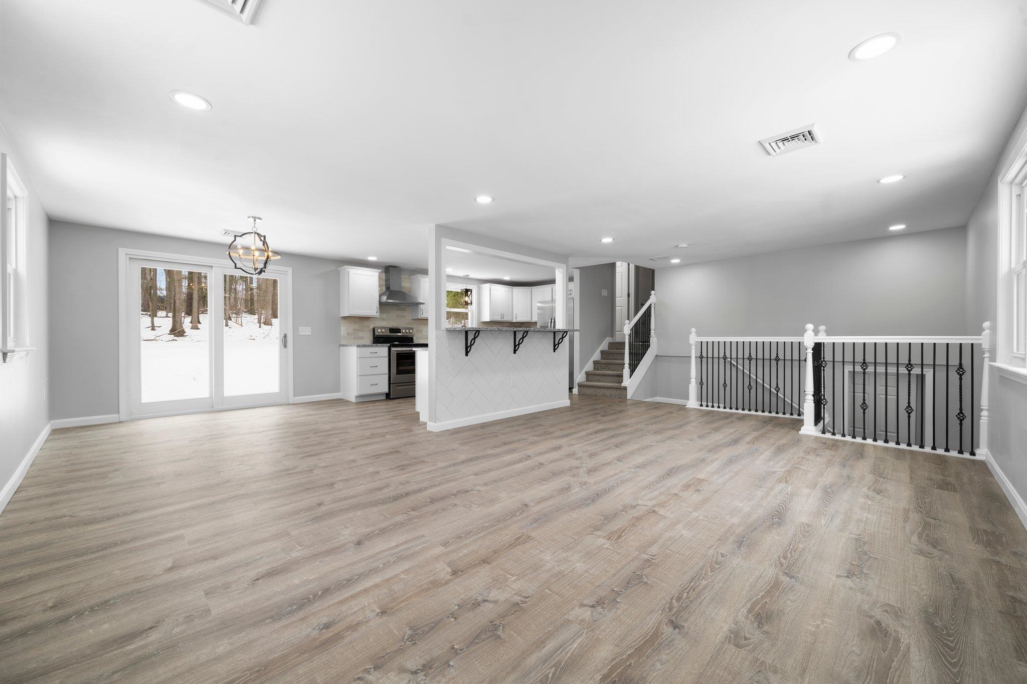 3 Thames Road Derry, NH 03038 - Photo 8 of 29 Gallery Image 8