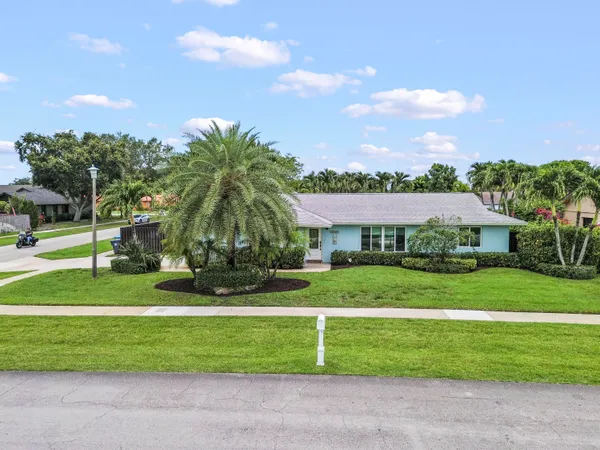 $725,000 | 11249 Pine Valley Drive, Wellington, FL 33414
