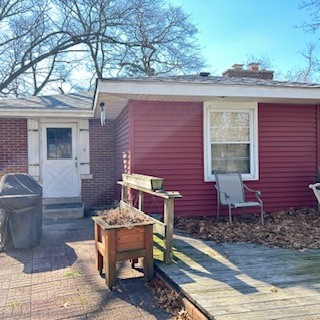 17915 Hood Avenue Homewood, IL 60430 - Photo 8 of 10 a front view of a house with garden