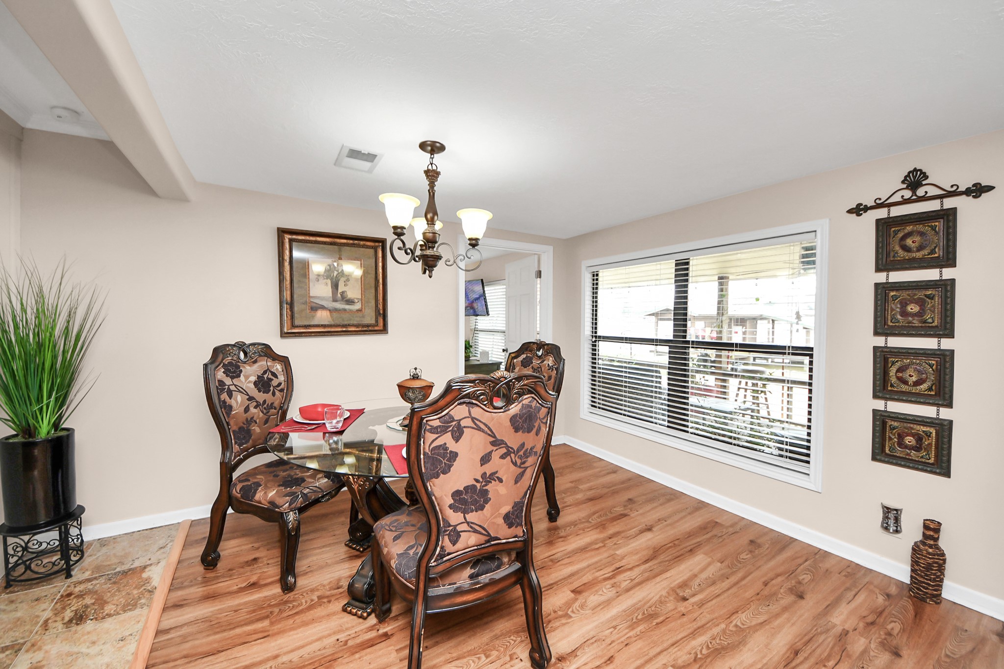292 Kickapoo Drive Livingston, TX 77351 - Photo 11 of 50 Breakfast room with views to the lake